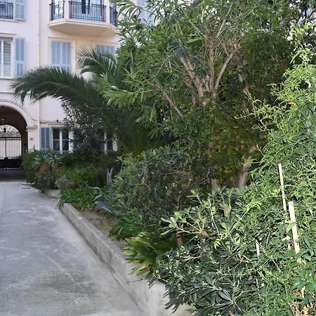 Au Coeur De La Fete Des Citrons De Mentone